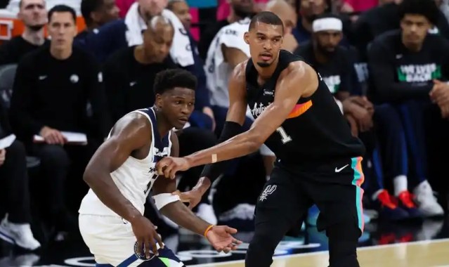 星空体育官网-NBA无聊的季后赛第2轮即将结束：赛程随意、2组横扫、裁判控场